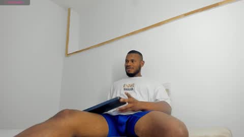 Snapshot of thiagosantos_ chatting on 11/20/25, 11:48 Thiago Instagram online show from 11/20/25, 11:48