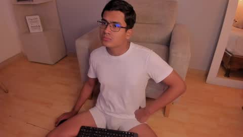 Snapshot of thiagovega_ chatting on 04/15/26, 04:08 thiagovega_ online show from 04/15/26, 04:08
