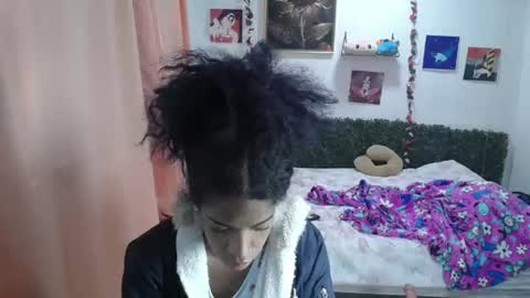 Snapshot of thiana_horny chatting on 06/20/26, 01:25 thiana_horny online show from 06/20/26, 01:25