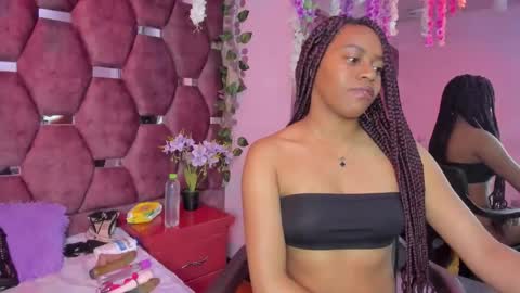 thiana_taylor online show from 12/20/25, 12:01