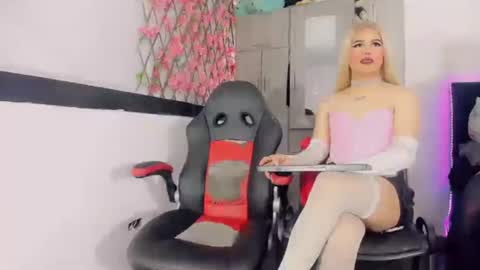 Snapshot of thiara_veky chatting on 07/07/26, 07:51 Thiara online show from 07/07/26, 07:51