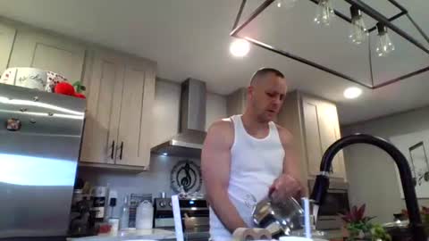 Snapshot of thick_dick11 chatting on 04/21/26, 04:23 Val online show from 04/21/26, 04:23