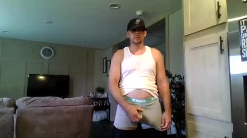 Snapshot of thick_dick11 chatting on 07/13/26, 02:42 Val online show from 07/13/26, 02:42