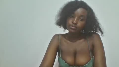 Snapshot of thick_eviey chatting on 09/24/25, 10:02 love online show from 09/24/25, 10:02