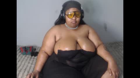 Snapshot of thickassmamie26 chatting on 05/30/26, 08:11 thickassmamie26 online show from 05/30/26, 08:11
