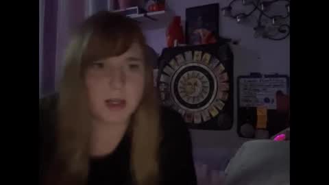 Ariel online show from 02/03/25, 01:09