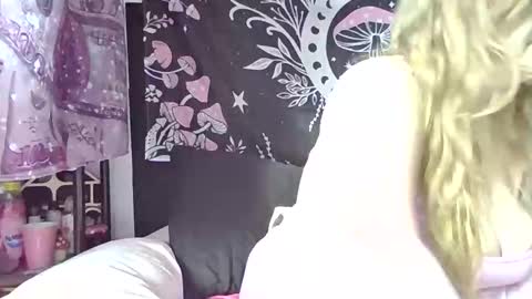 Ariel online show from 11/20/25, 07:02