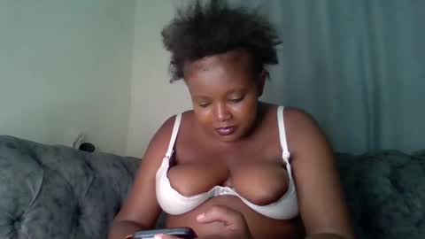 Snapshot of thickianababe chatting on 02/28/25, 01:15 thickianababe online show from 02/28/25, 01:15