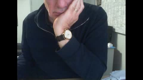 Snapshot of thickmelnik chatting on 05/05/26, 12:35 James online show from 05/05/26, 12:35