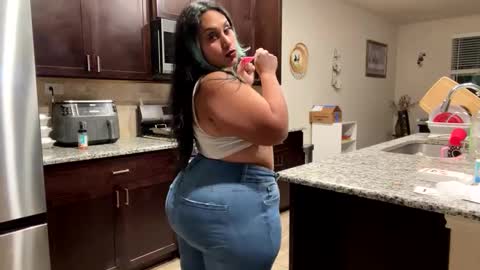 Snapshot of thickmorena chatting on 10/05/25, 04:22 thickmorena online show from 10/05/25, 04:22