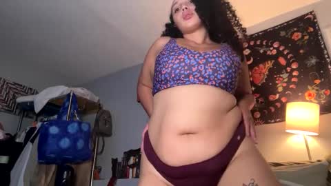 Snapshot of thickncurly88 chatting on 09/29/25, 09:19 Thickncurly online show from 09/29/25, 09:19