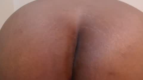 Snapshot of thicksexymellons chatting on 02/22/25, 05:57 Pat online show from 02/22/25, 05:57