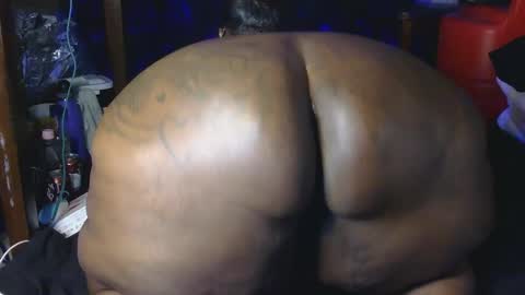 Snapshot of thickumzz41 chatting on 02/13/26, 01:23 Thickumzz41 online show from 02/13/26, 01:23