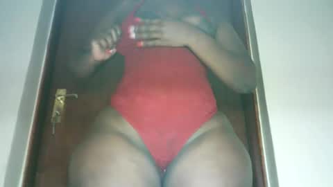 Snapshot of thickybabe_05 chatting on 02/14/25, 06:12 thickybabe_05 online show from 02/14/25, 06:12