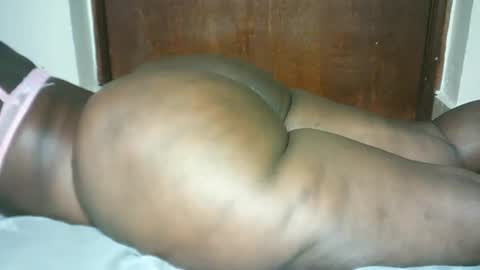 Snapshot of thickybabe_05 chatting on 02/25/25, 11:33 thickybabe_05 online show from 02/25/25, 11:33