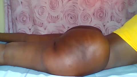 Snapshot of thickybabe_05 chatting on 11/11/25, 06:13 thickybabe_05 online show from 11/11/25, 06:13