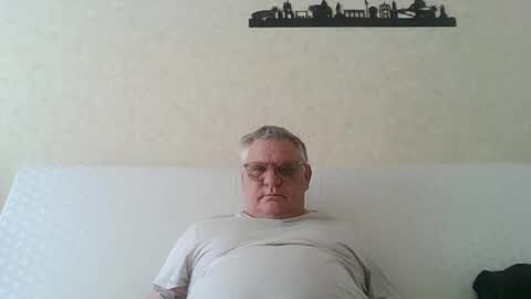 Snapshot of thierrysymp chatting on 05/23/26, 08:40 Thierrysymp online show from 05/23/26, 08:40