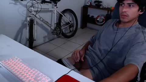 Snapshot of thieves_us chatting on 11/04/25, 07:13 thieves_us online show from 11/04/25, 07:13