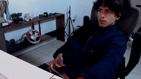 Snapshot of thieves_us chatting on 11/18/25, 05:23 thieves_us online show from 11/18/25, 05:23