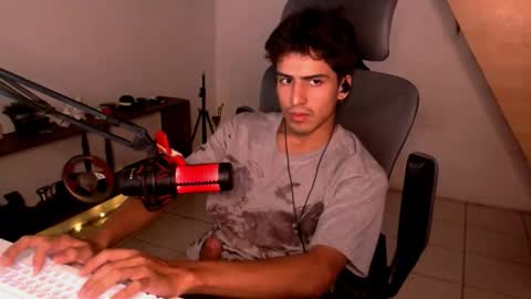 Snapshot of thieves_us chatting on 12/04/25, 05:06 thieves_us online show from 12/04/25, 05:06