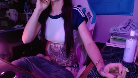 Snapshot of thighsnacks chatting on 12/04/24, 09:46 snacks online show from 12/04/24, 09:46