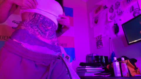 Snapshot of thighsnacks chatting on 01/13/25, 08:58 snacks online show from 01/13/25, 08:58