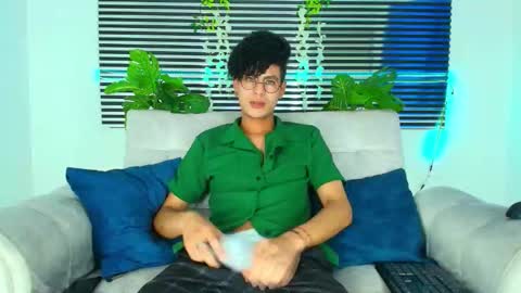 Snapshot of thiiagosaeenz chatting on 02/05/26, 04:22 Thiago Saenzz online show from 02/05/26, 04:22