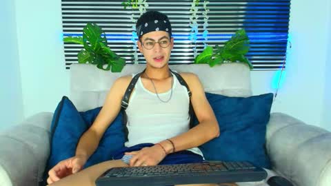 Snapshot of thiiagosaeenz chatting on 02/08/26, 11:30 Thiago Saenzz online show from 02/08/26, 11:30