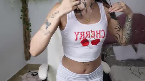 THIN PRINCESS  online show from 10/19/25, 02:12