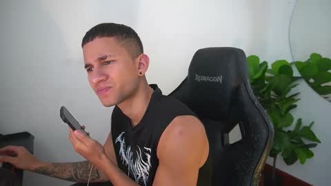 Snapshot of thin_tommy11 chatting on 12/22/25, 07:22 thin_tommy11 online show from 12/22/25, 07:22