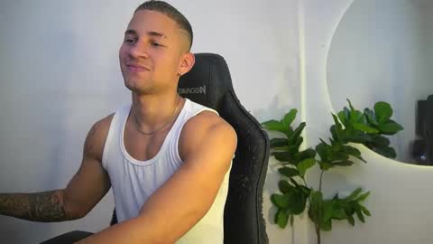 thin_tommy11 online show from 04/13/26, 08:36