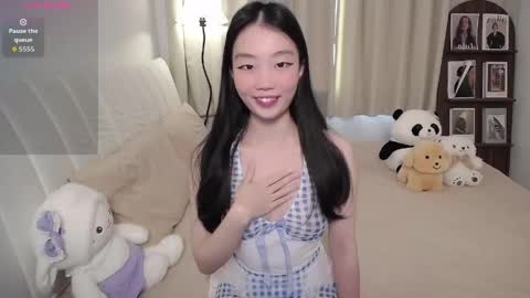 Snapshot of thisgirl__ chatting on 04/30/26, 01:23 kk online show from 04/30/26, 01:23