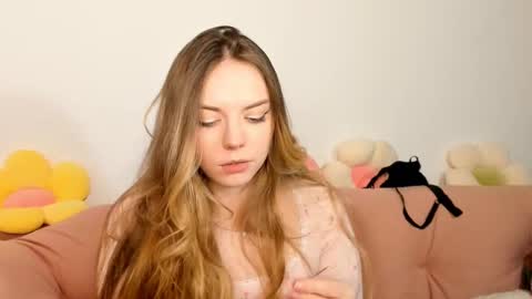 Amelia  shows on mondays fridays and sundays  if anything changes im giving updates on my fansly  online show from 03/07/25, 09:27