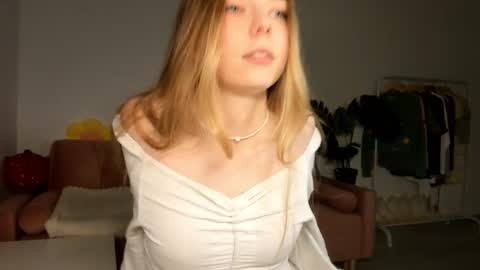 Amelia  shows on mondays fridays and sundays  if anything changes im giving updates on my fansly  online show from 03/09/25, 05:06