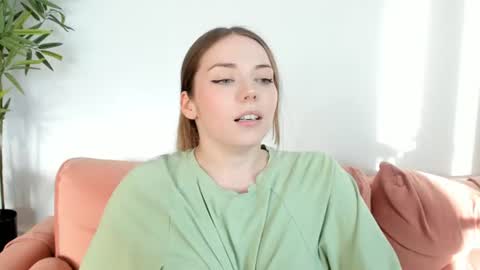 Snapshot of thisisamelia chatting on 07/31/26, 03:55 Amelia shows on mondays fridays and sundays if anything changes im giving updates on my fansly online show from 07/31/26, 03:55