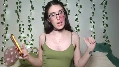Snapshot of thistlefernsby chatting on 05/08/26, 02:17 thistlefernsby online show from 05/08/26, 02:17