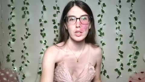 Snapshot of thistlefernsby chatting on 07/08/26, 02:27 thistlefernsby online show from 07/08/26, 02:27
