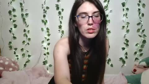 Snapshot of thistlefernsby chatting on 07/22/26, 01:30 thistlefernsby online show from 07/22/26, 01:30