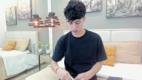 Thom online show from 04/10/26, 11:15