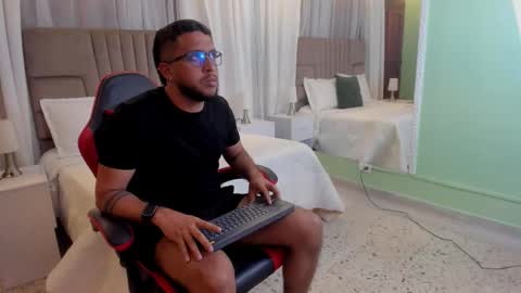 Thom Houston online show from 11/19/25, 03:50