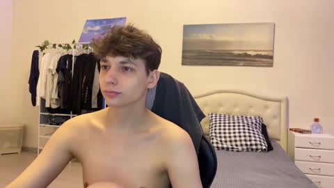 Snapshot of thomas617826 chatting on 10/01/25, 06:47 Thomas Hill online show from 10/01/25, 06:47