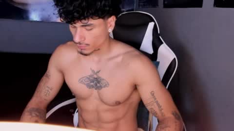 Snapshot of thomas_fit1 chatting on 06/09/26, 06:08 Thomas 3 JUST STAY AND BE MY LAST LOVE online show from 06/09/26, 06:08