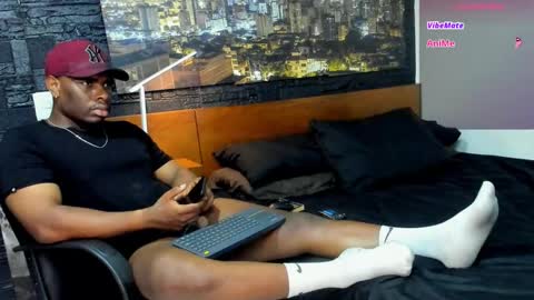 Snapshot of thomas_santtos01 chatting on 02/06/25, 12:00 thomas Santtos online show from 02/06/25, 12:00