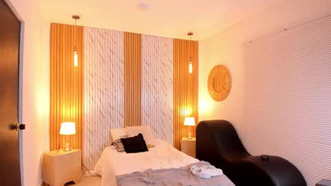 Thomas online show from 02/19/25, 11:57