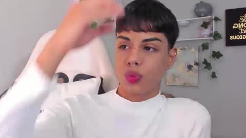 Snapshot of thomas_wild chatting on 11/18/25, 06:40 Thomas online show from 11/18/25, 06:40