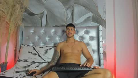 Snapshot of thomasblaze chatting on 09/19/25, 07:14 thomas online show from 09/19/25, 07:14