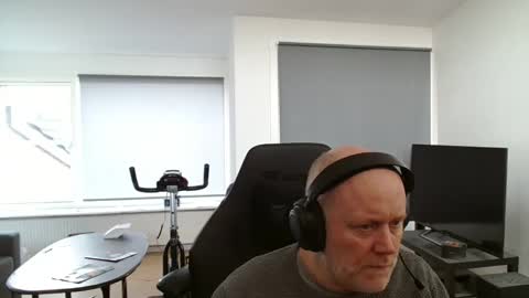 thomash32 online show from 10/11/25, 08:57