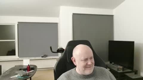 thomash32 online show from 11/09/25, 09:35