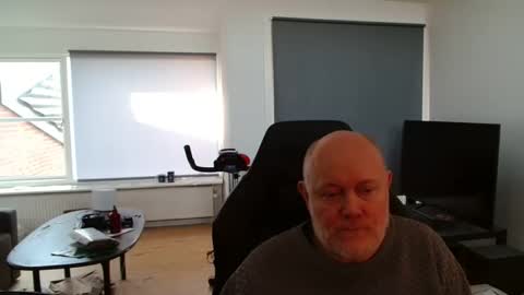 thomash32 online show from 11/16/25, 11:38