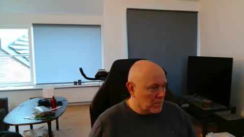 thomash32 online show from 11/19/25, 01:55